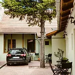 Sziklavendeghaz 3* Veszprém