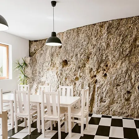 Aparthotel Sziklavendeghaz *